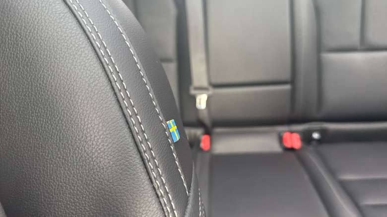 Volvo XC40 2.0 B3P Ultra Dark 5dr Auto Petrol Estate